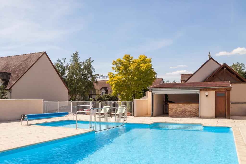Logis Hotel "Ici M'Aime" Rouvray  Екстер'єр фото