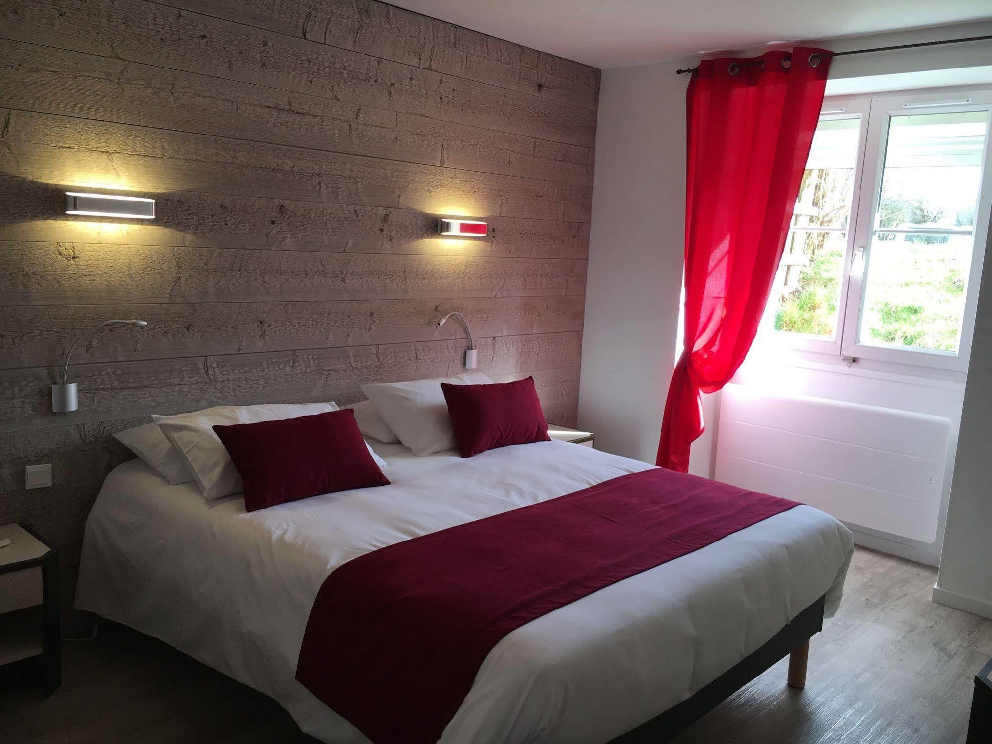 Logis Hotel "Ici M'Aime" Rouvray  Екстер'єр фото
