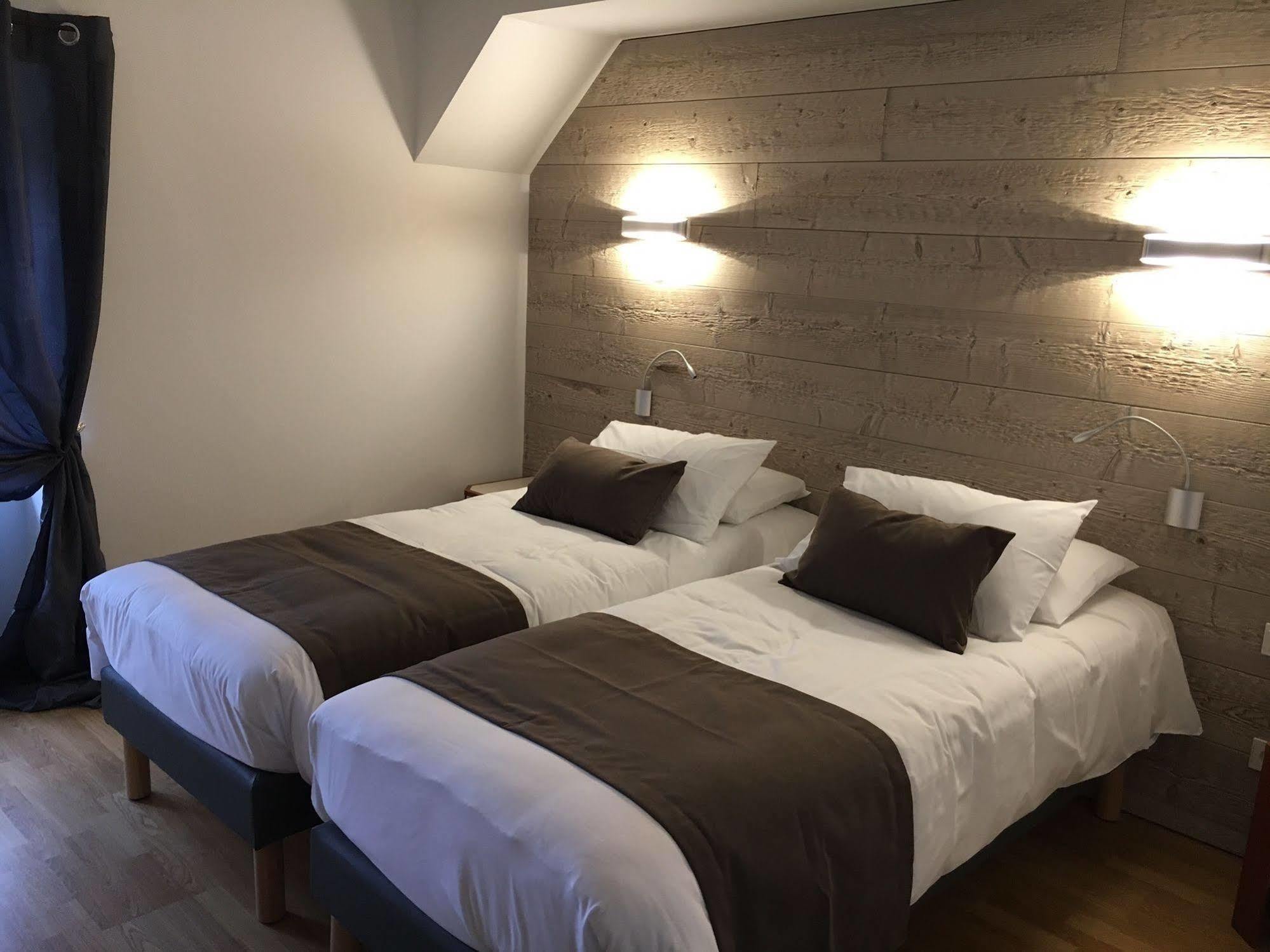 Logis Hotel "Ici M'Aime" Rouvray  Екстер'єр фото