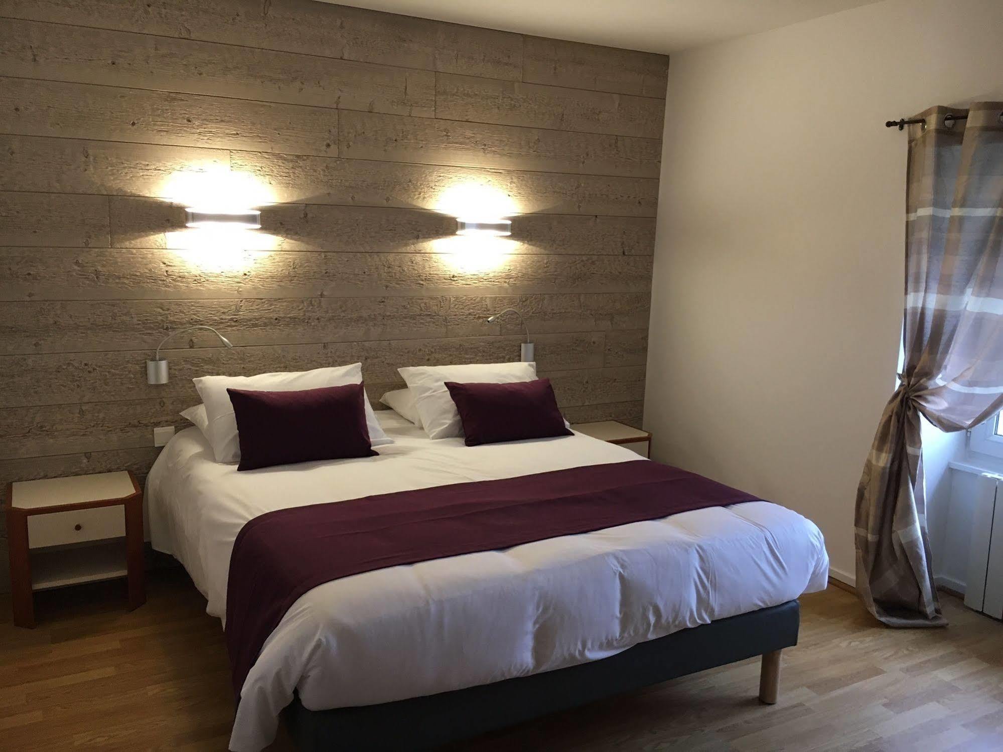 Logis Hotel "Ici M'Aime" Rouvray  Екстер'єр фото
